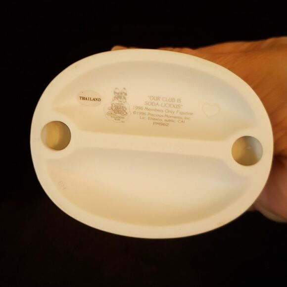 Vtg Precious Moments Porcelain Figurine 1996 "Our Club Is Soda-Licious" … - Picture 7 of 8